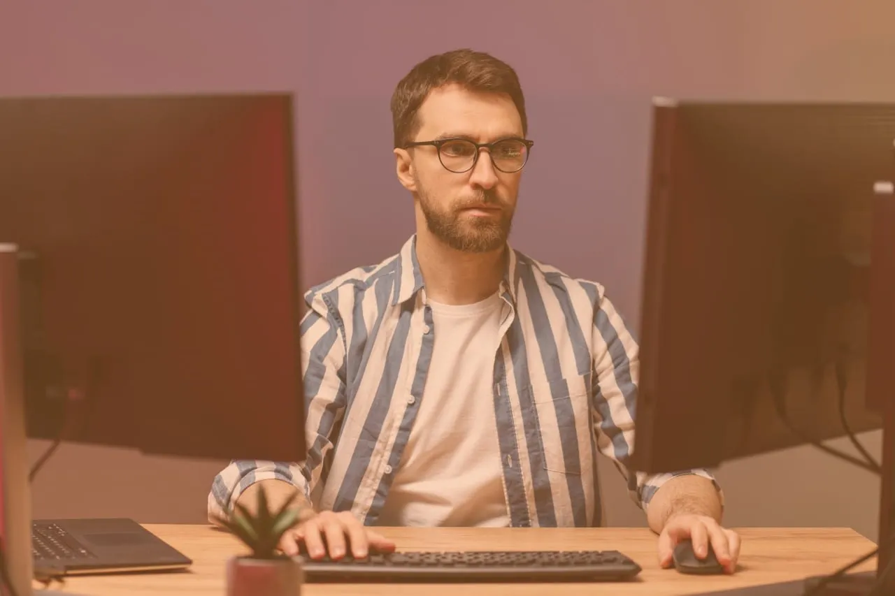 Hiring Dedicated Software Engineers vs Freelance Developers_ Pros and Cons
